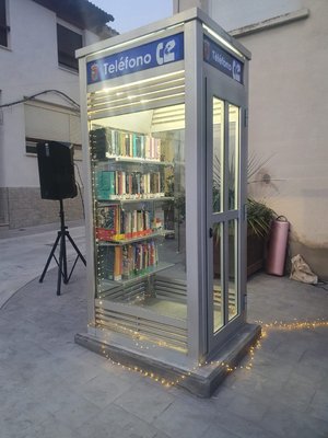 De cabina telefónica, a biblioteca