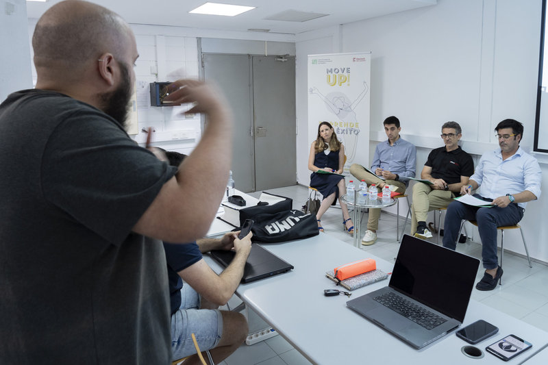 Sesi�n de feedback con los patrocinadores de Move Up!