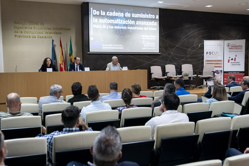 El Colegio de Ingenieros Industriales de Castell� acogi� el evento