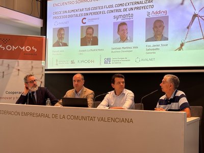 Joaqu�n La Madrid, CBO en Churrasco Digital; Santiago Mart�nez, AI Senior Business Developer en Symanto;
Fco Javier Tovar, Gerente en Adding Technology;
Modera: Manuel Juli�, Presidente de Avalnet.
