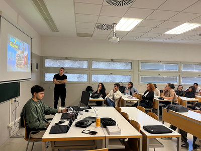 Taller de Neuromarketing: el alumnado de Negocios analiza cómo piensa el consumidor/a