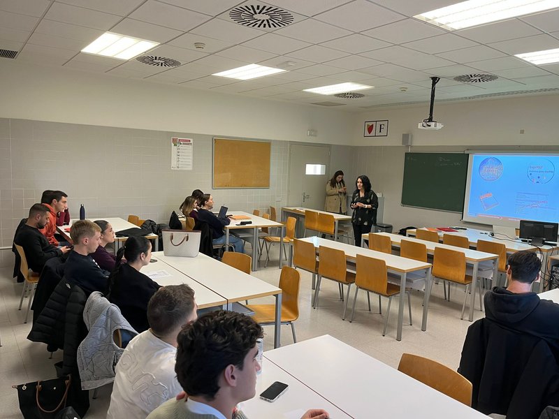 Estudiantes de ADE compiten en BugaMAP, el juego estrat�gico de MAPFRE sobre gesti�n aseguradora