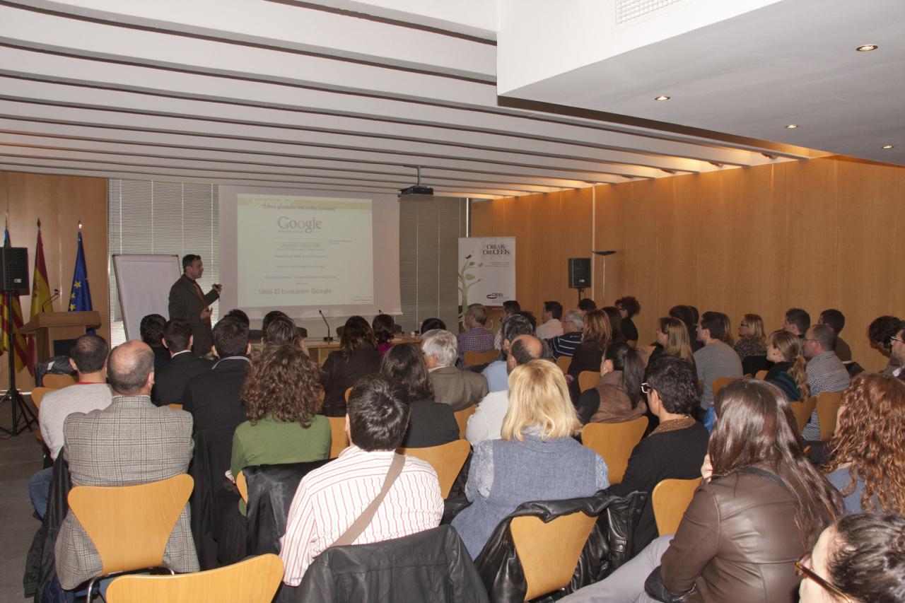 Martínez durante la jornada de gestión de redes sociales