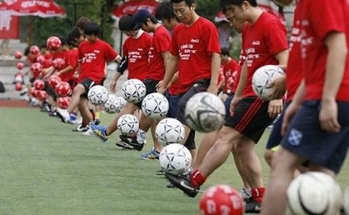El f�tbol, asignatura obligatoria en China para cumplir su sue�o