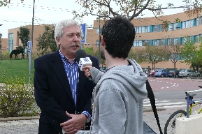 Entrevista a Salvador Gil Giron�s (DPECV) en el Campus Universitario de Castell�n